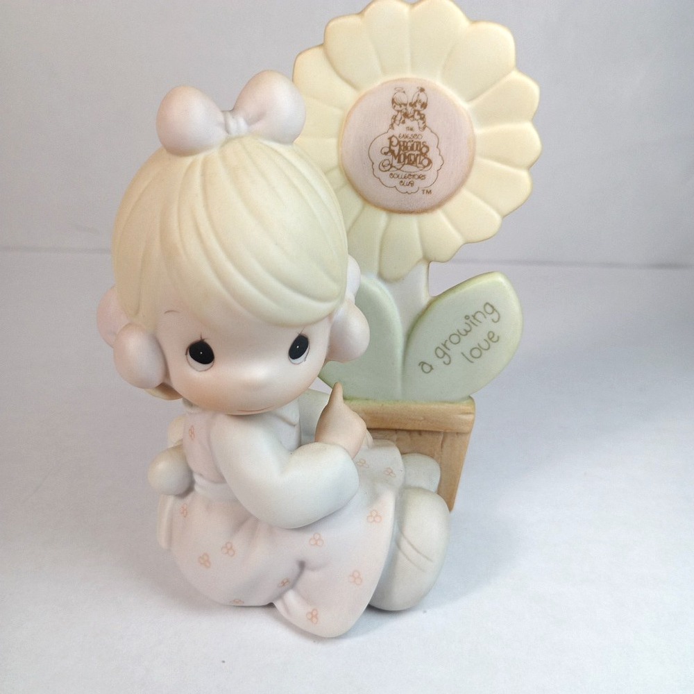 Precious Moments E-0008 'A Growing Love' 1987 Flower Mark Retired